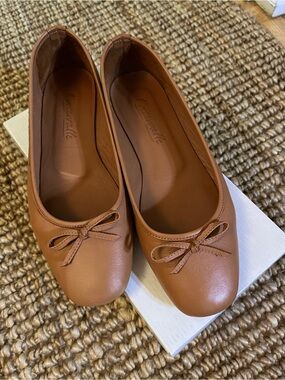 L'INTERVALLE Brown Leather Ballet Flats with Bow